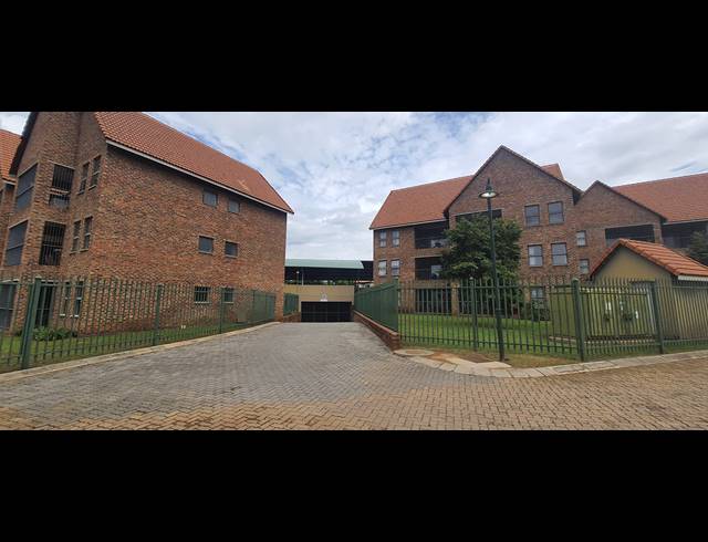 2 BEDROOM TOWNHOUSE RENTED IN WILLOW ACRES